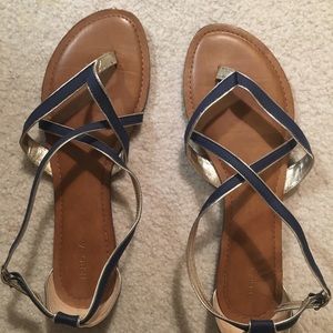 🌻 Cross strap sandal
